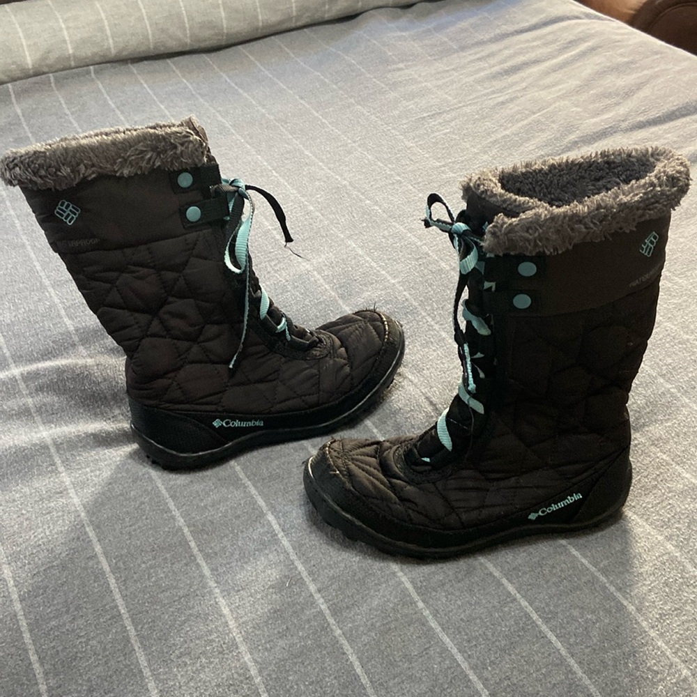 Columbia Kids Waterproof snow boots size 1